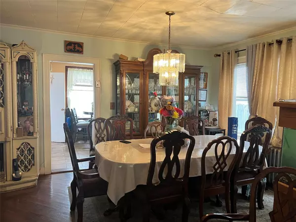 Queens Village, NY 11429,109-15 210 ST