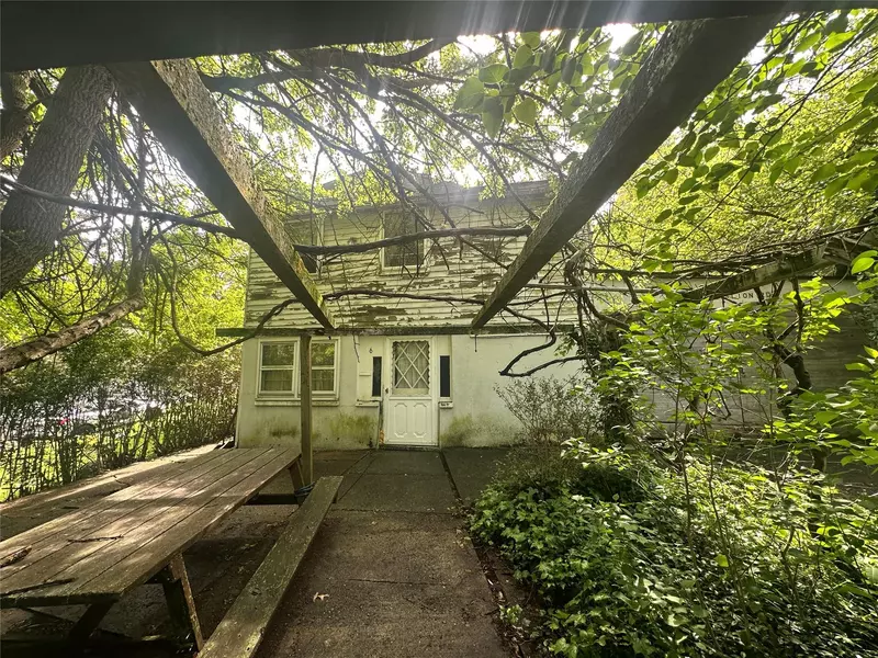 6 Pavillion RD, Suffern, NY 10901