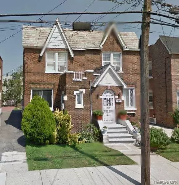 94-31 239th ST, Floral Park, NY 11001