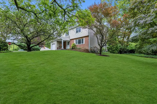 Dix Hills, NY 11746,16 Gray AVE