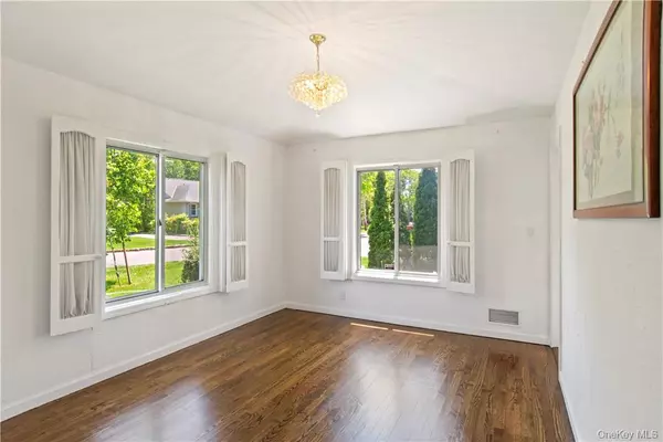 Scarsdale, NY 10583,372 Heathcote RD