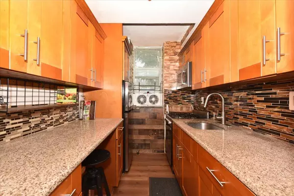 Jamaica Hills, NY 11432,84-50 169th ST #PR01