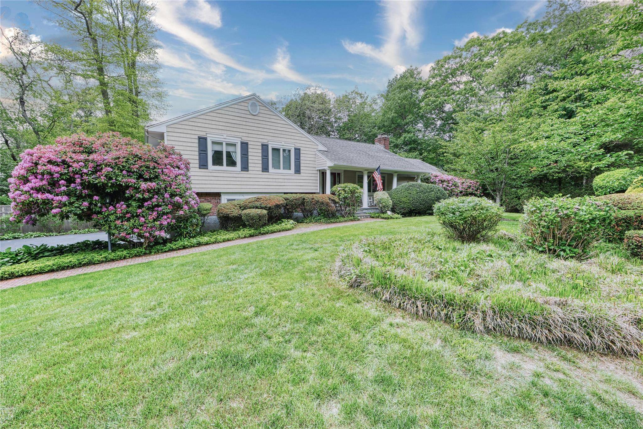 Dix Hills, NY 11746,36 Oriole WAY