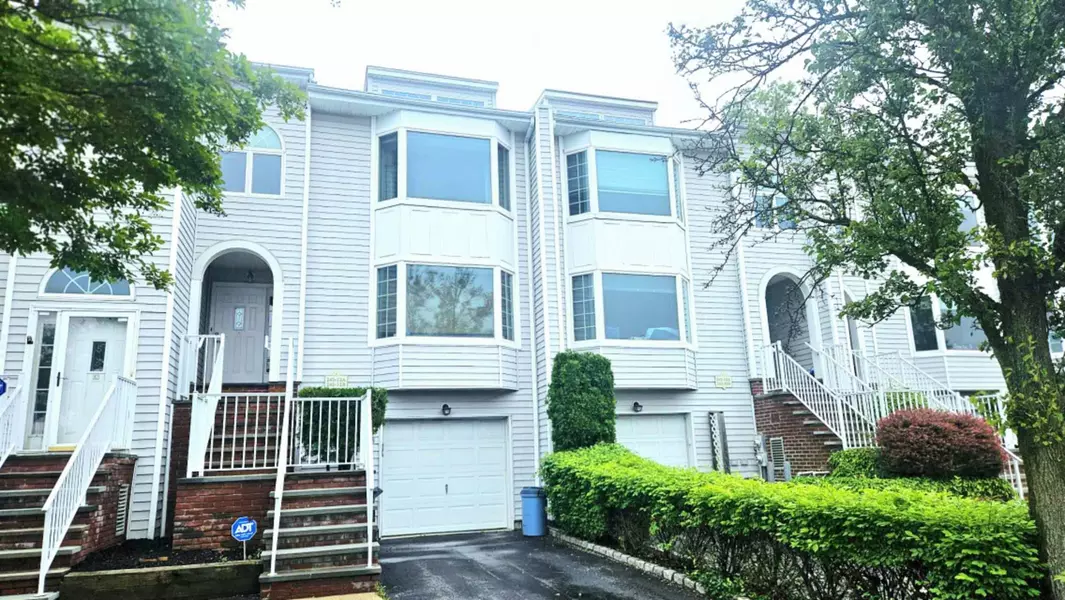 242-12A oak park DR #99A, Douglaston, NY 11362