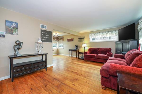 Yonkers, NY 10710,114 Windermere DR