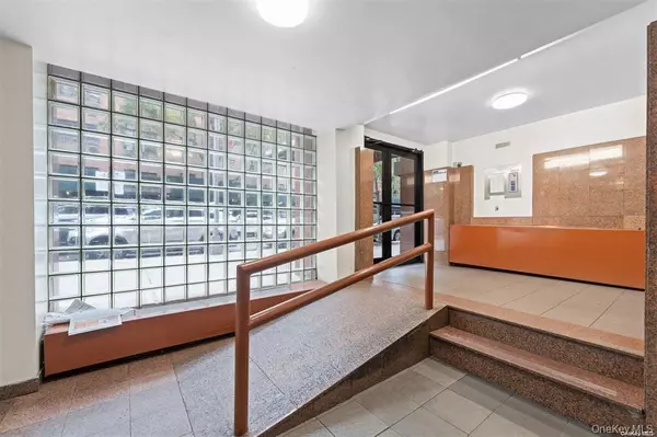 Elmhurst, NY 11373,94-31 59 Ave #4B