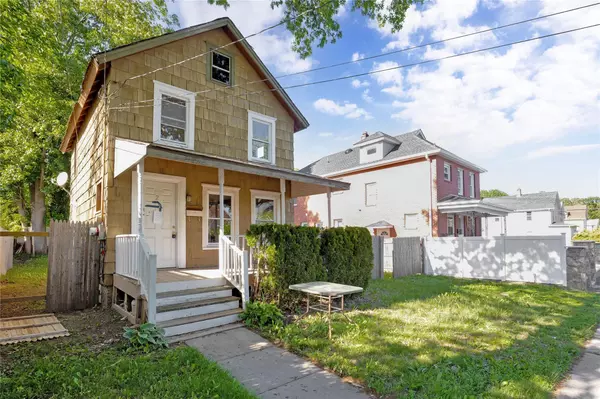 Glen Cove, NY 11542,20 Valentine ST