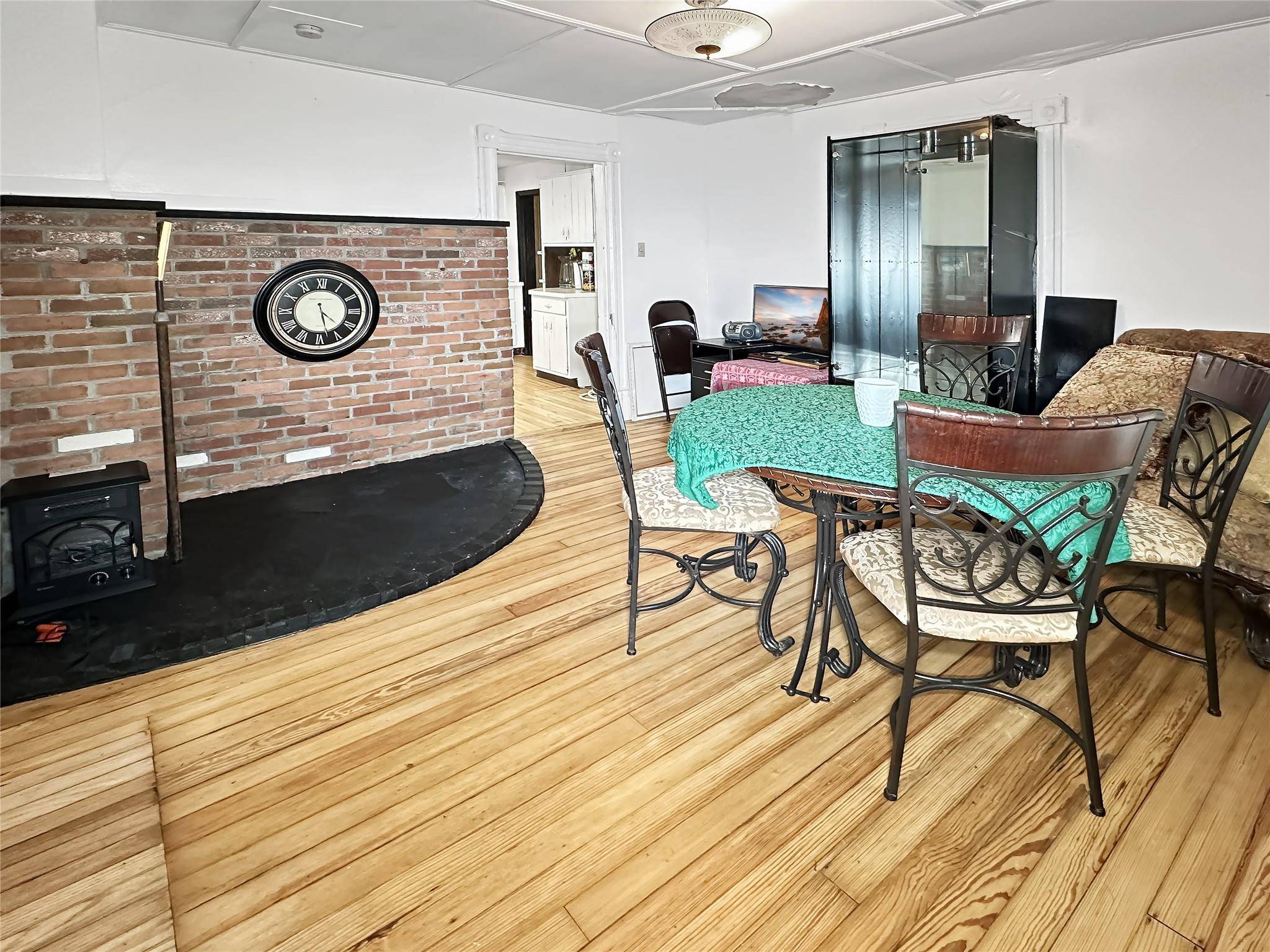 Hyde Park, NY 12538,9 Church ST