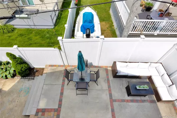 Long Beach, NY 11561,81 Barnes ST #1