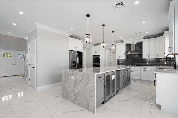 Syosset, NY 11791,134 Southwood CIR