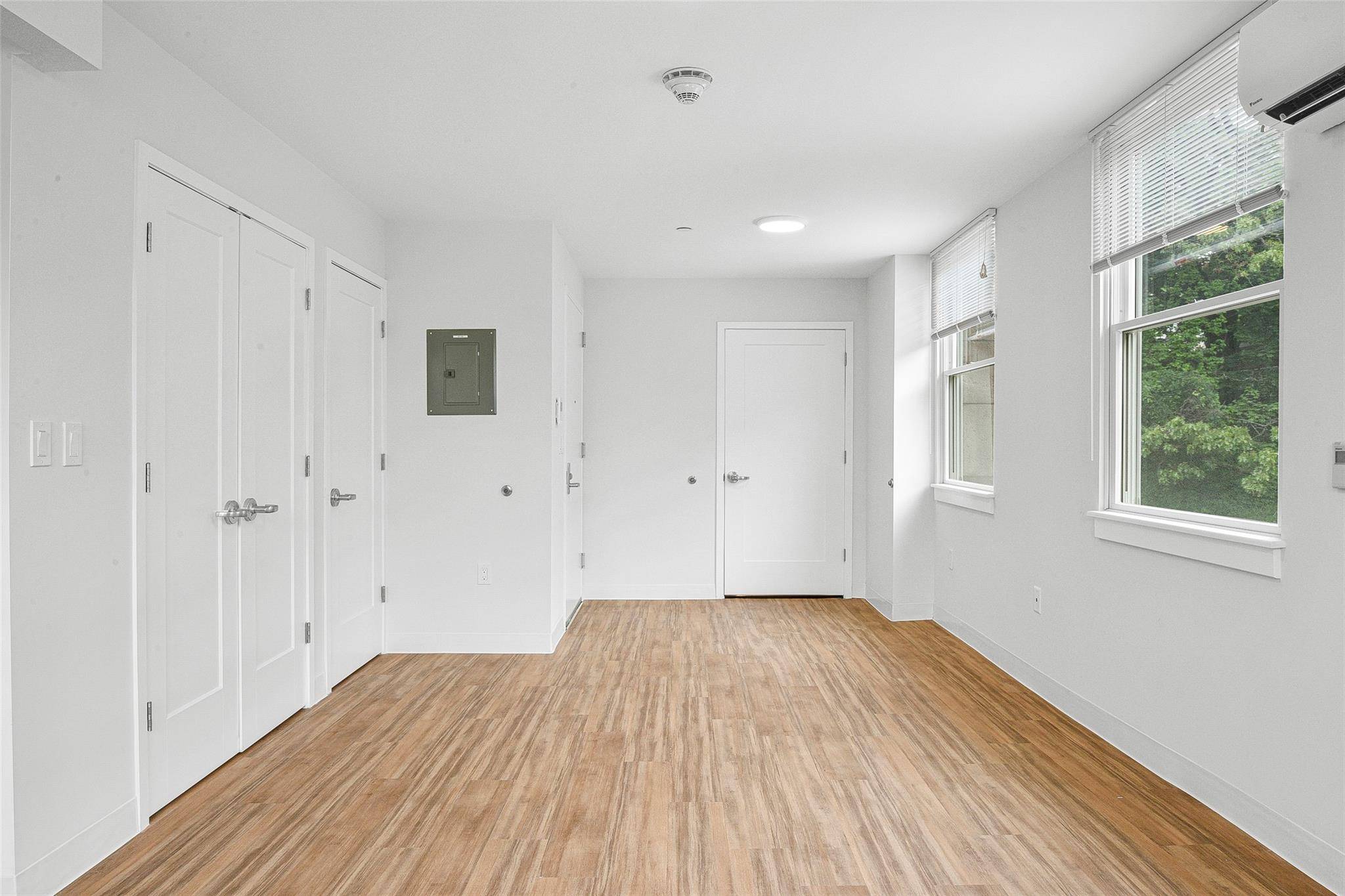 Eastchester, NY 10709,2 Midland AVE #205