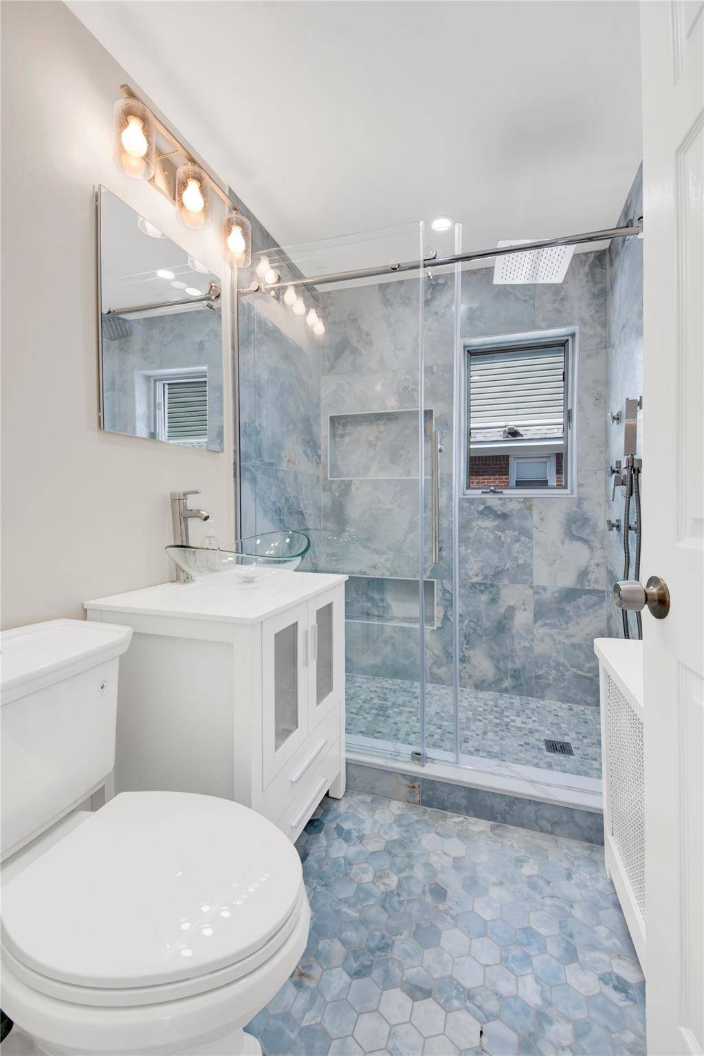 Valley Stream, NY 11580,21 Irving ST