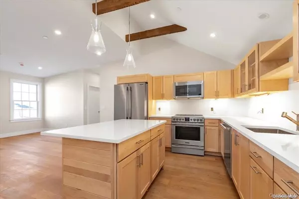 Oyster Bay, NY 11771,108 South #E