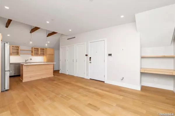 Oyster Bay, NY 11771,108 South #E