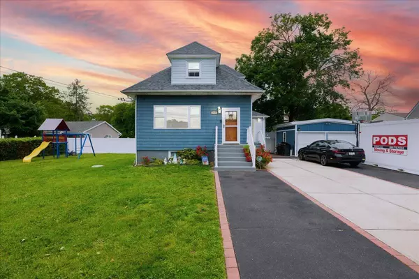 545 Mount AVE, West Babylon, NY 11704