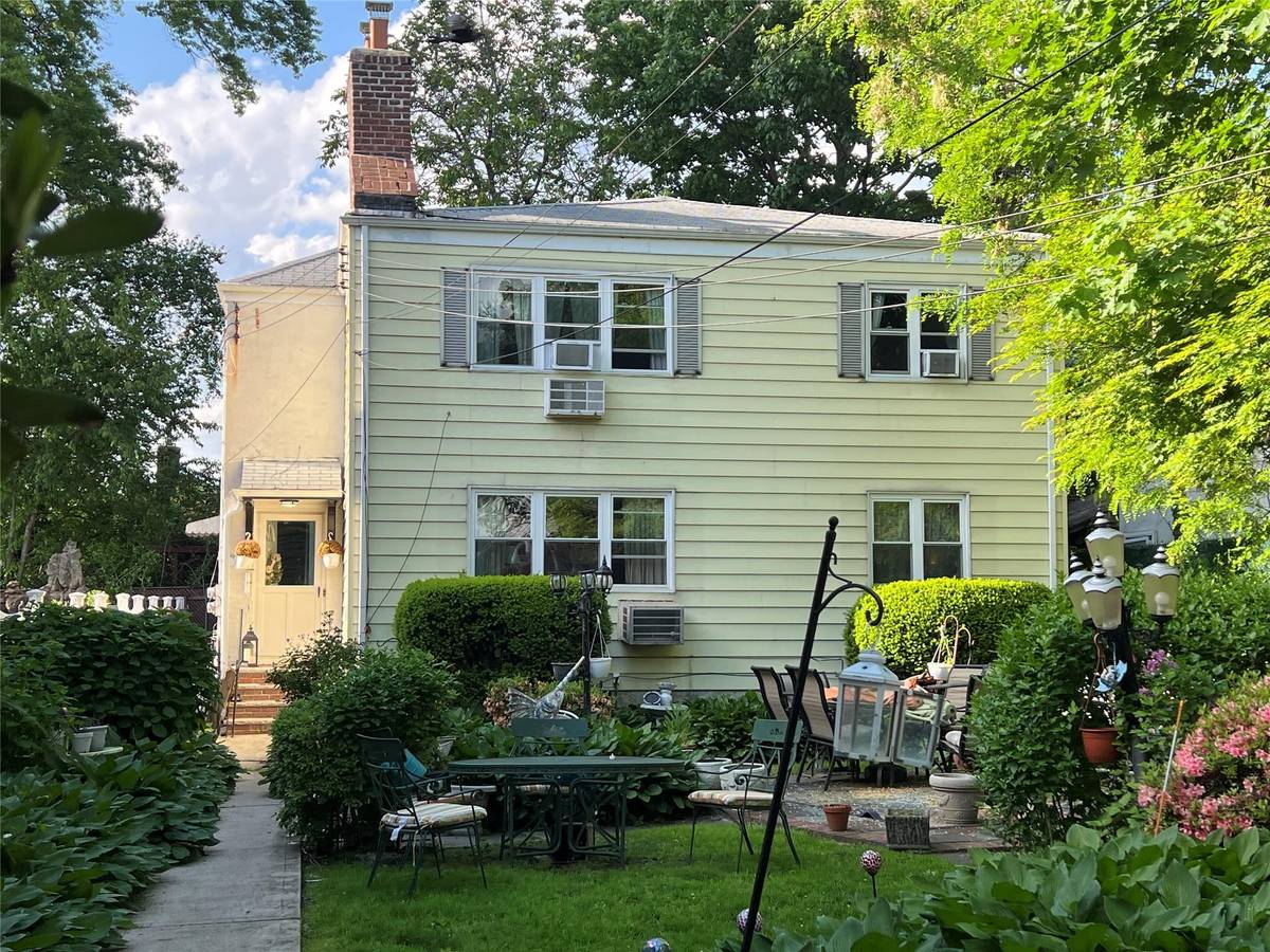 Flushing, NY 11358,196-19 42nd RD