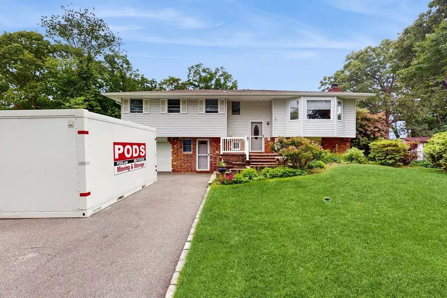 64 Shady LN, Huntington, NY 11743