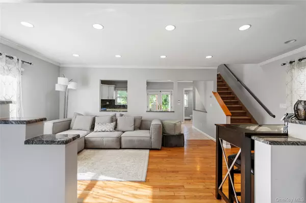 Greenvale, NY 11548,27 Locust ST
