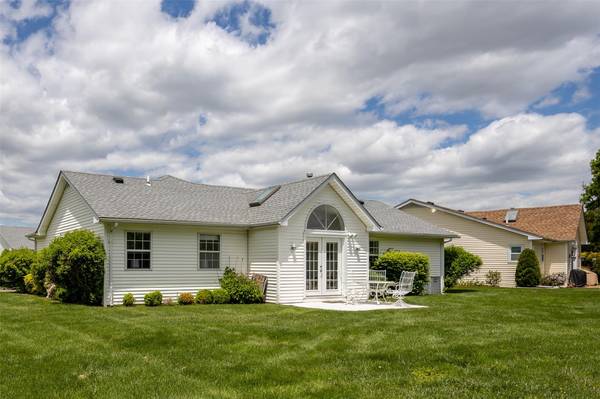 Oakdale, NY 11769,24 Pilar LN