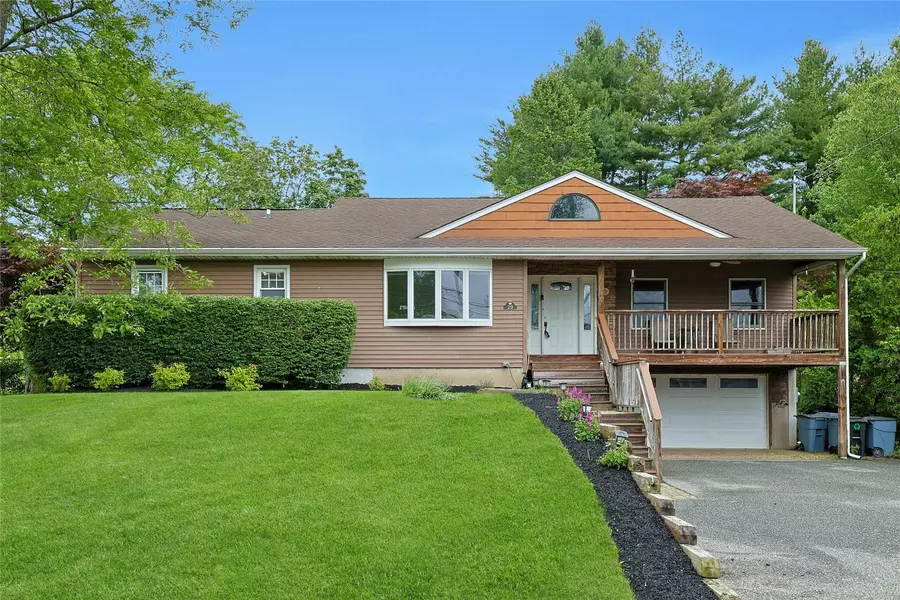 29 Jackson DR, Stony Point, NY 10980