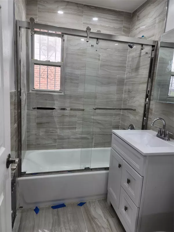 Cambria Heights, NY 11411,224-06 114 road