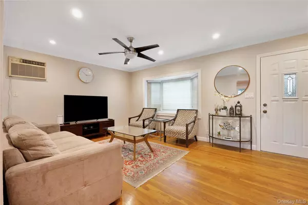 Williston Park, NY 11596,75 Cornwell AVE