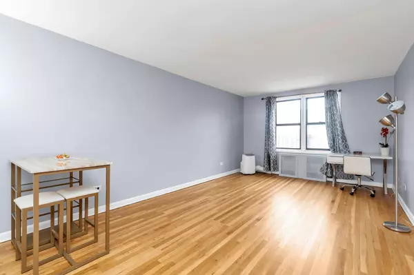 Elmhurst, NY 11373,84-19 51st AVE #2E