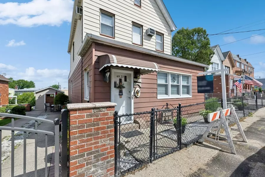 6923 Caldwell AVE, Maspeth, NY 11378