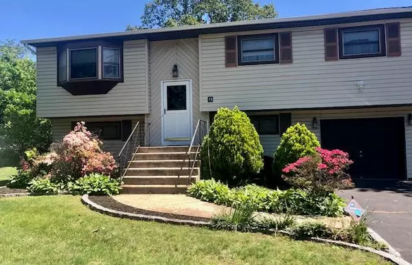 15 Fulton ST, Brentwood, NY 11717