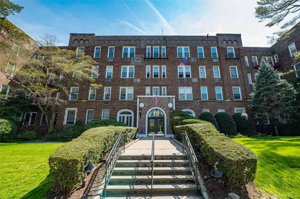 12 Hamilton PL #D11, Garden City, NY 11530