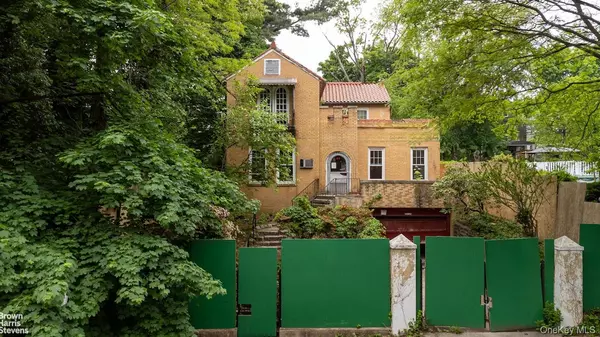 Bronx, NY 10463,3115 Netherland AVE