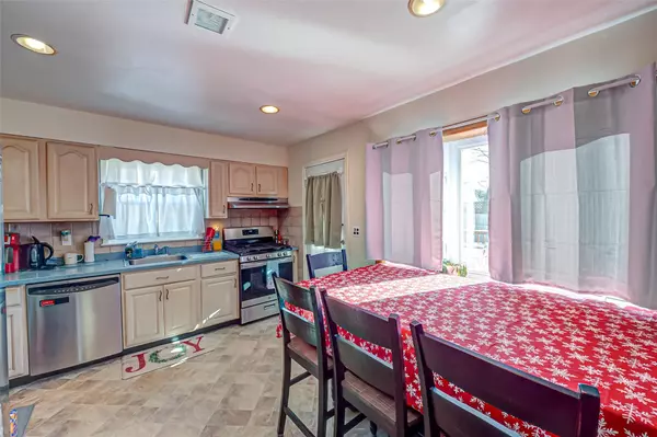 Huntington Station, NY 11746,48 Bogart ST