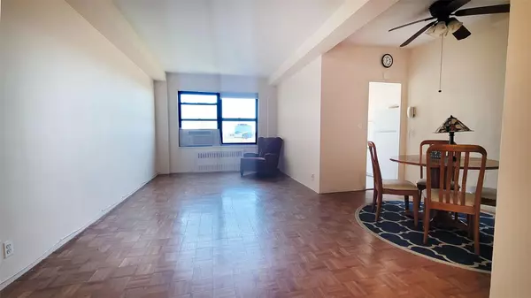 Rego Park, NY 11374,99-72 66Rd #7AA