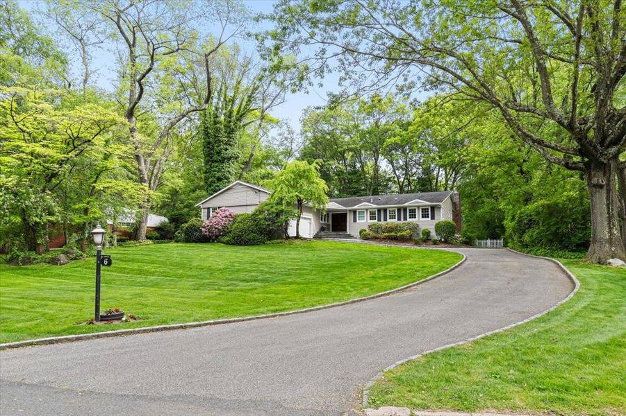 6 Greenville RD, Scarsdale, NY 10583