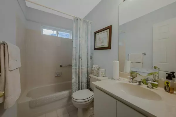 Ridge, NY 11961,229 Glen DR
