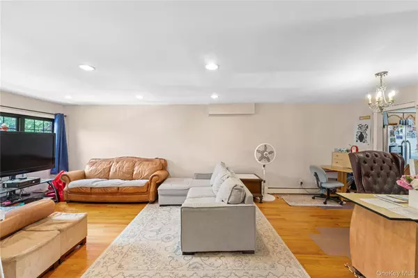 College Point, NY 11356,120-15 Cove CT #90A