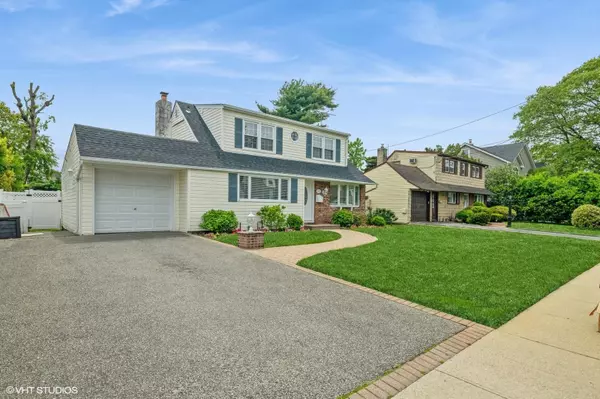 150 Arthur ST, Massapequa Park, NY 11762