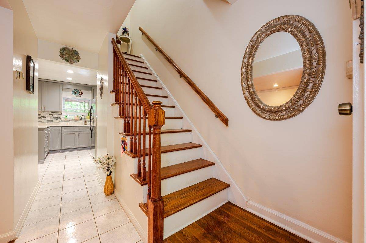 Bronx, NY 10469,2588 Stedman PL