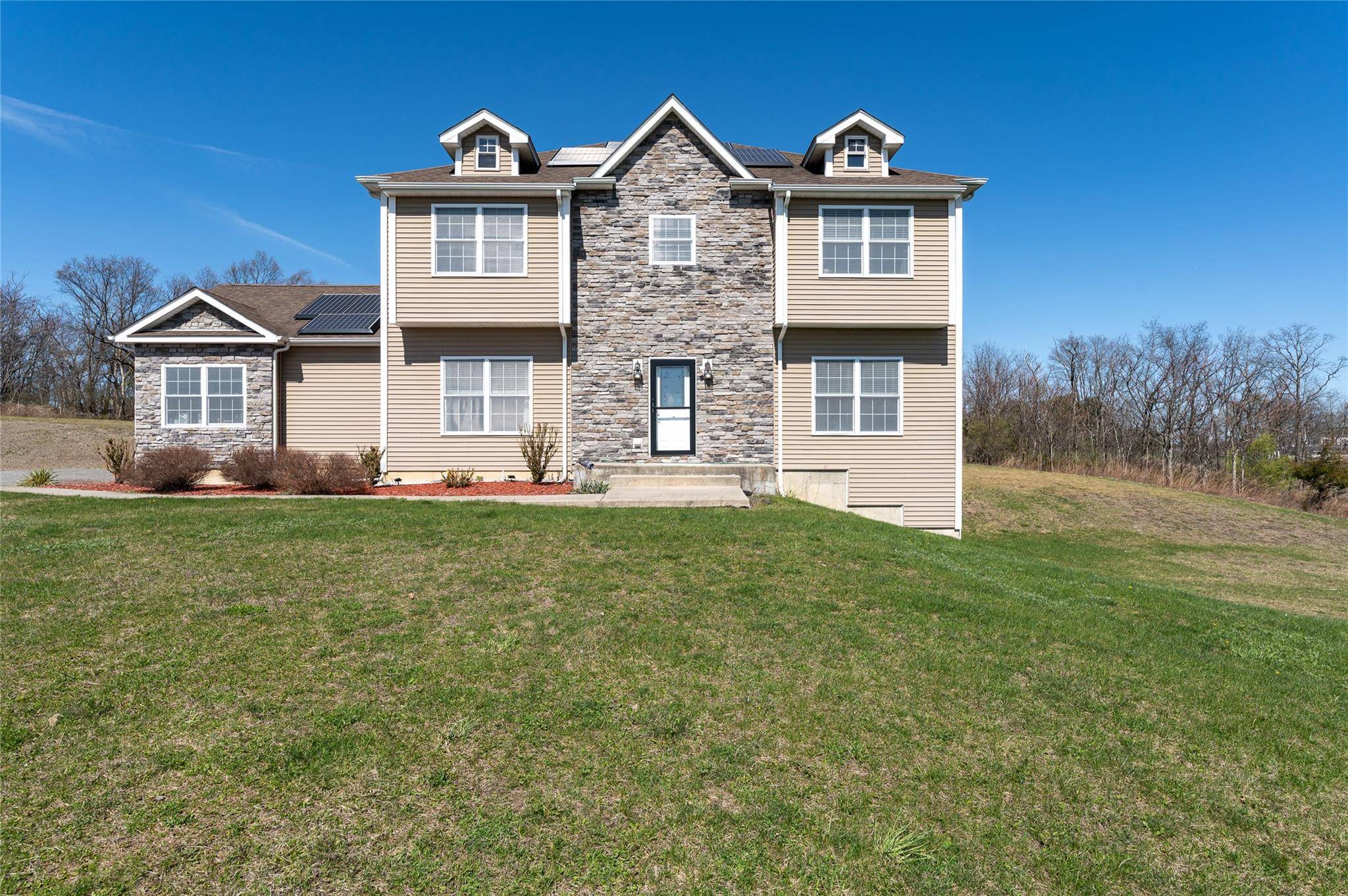 Goshen, NY 10924,10 Howard CT