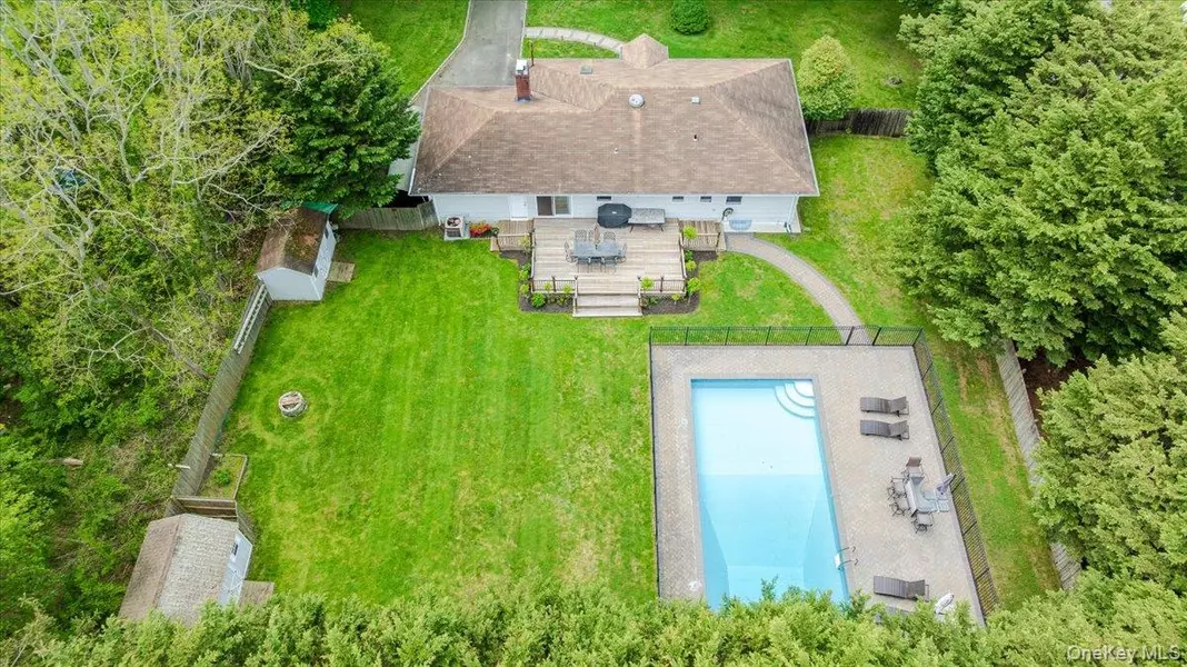 4200 Rocky Point RD, East Marion, NY 11939