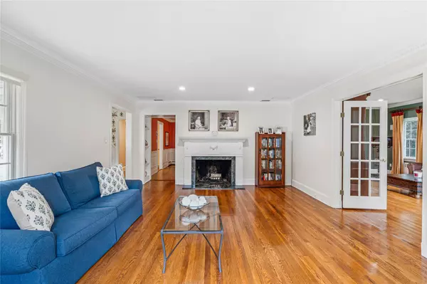 Manhasset, NY 11030,74 Eakins RD