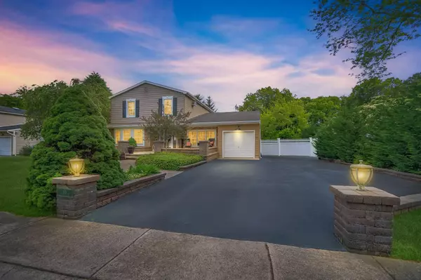 Holbrook, NY 11741,18 Placid CT