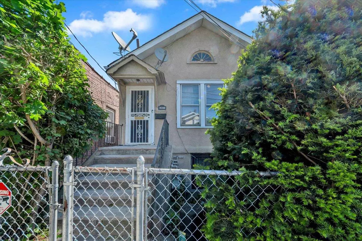 Bronx, NY 10469,3038 Tiemann AVE