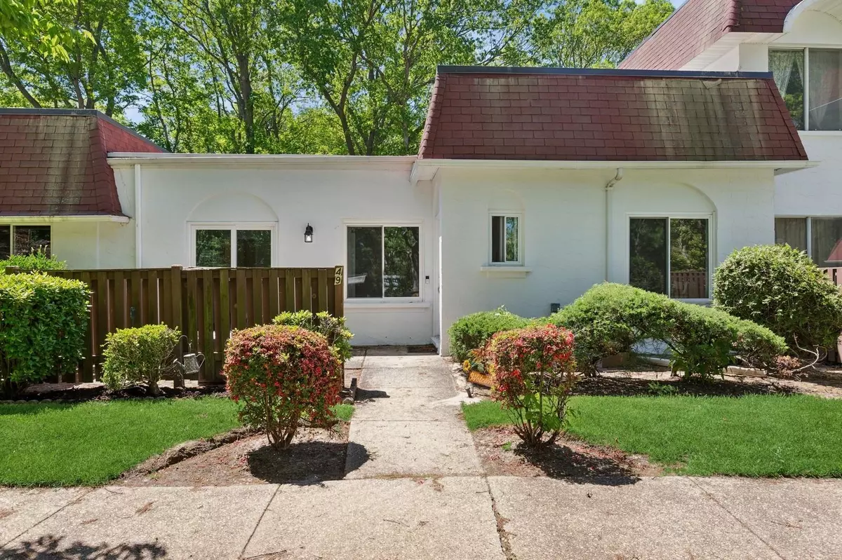 Coram, NY 11727,49 Birchwood RD
