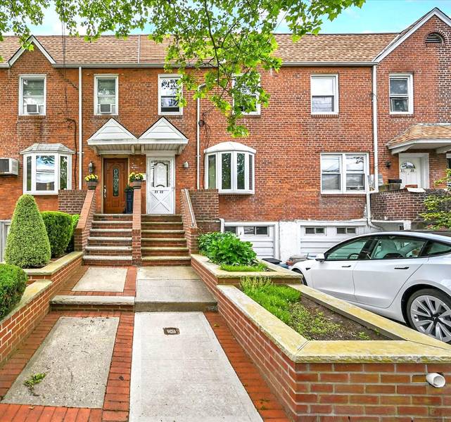 21-22 150th ST, Whitestone, NY 11357