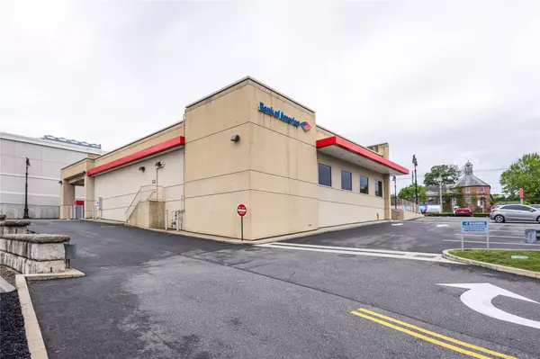 Woodbury, NY 11797,8225 Jericho TPKE