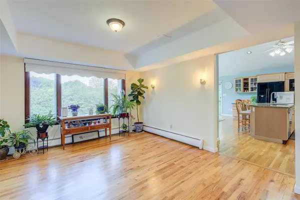 East Northport, NY 11731,6 Shaker CT
