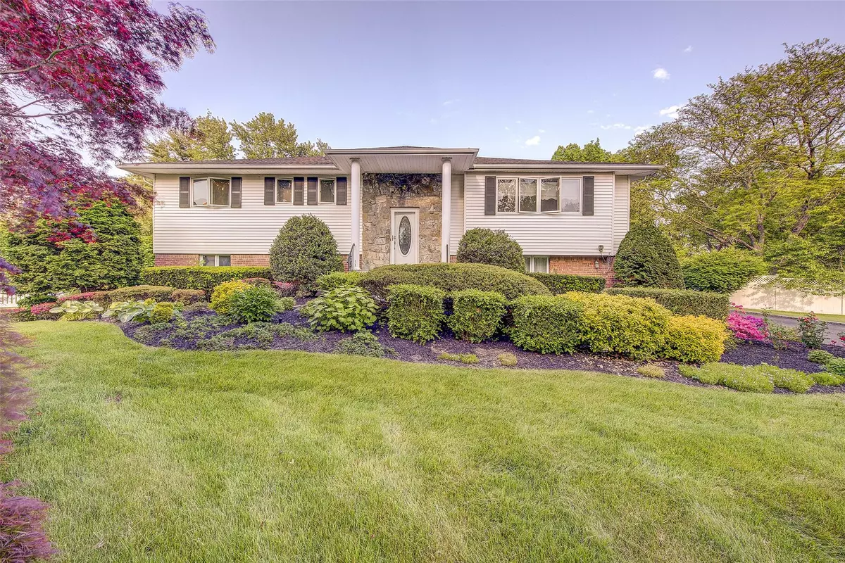 East Northport, NY 11731,6 Shaker CT