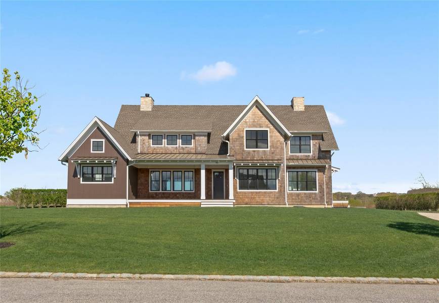 35 Club DR, Baiting Hollow, NY 11933