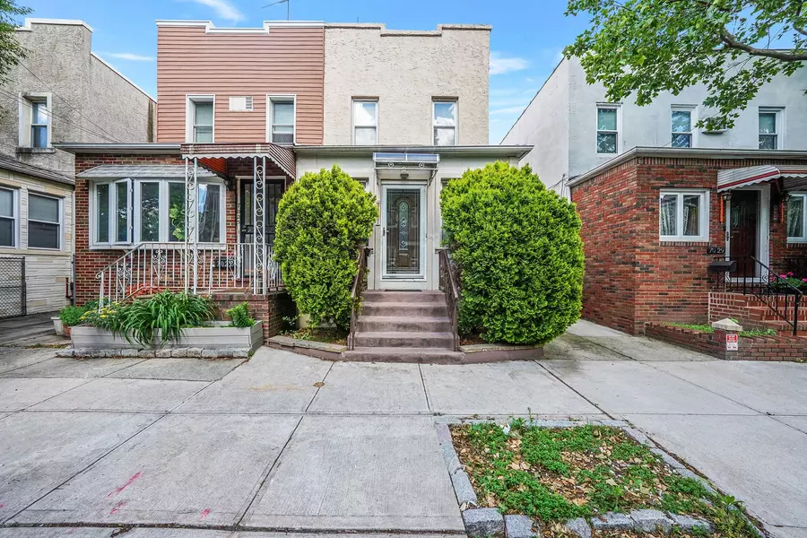 70-27 69th ST, Glendale, NY 11385